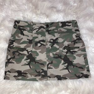 LOVE FIRE Stretchy Camo Mini Skirt with Pockets M